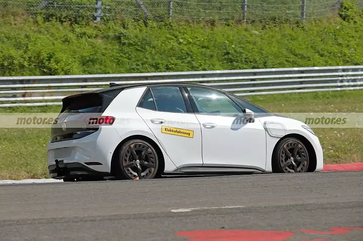 volkswagen-id2-2025-mula-nurburgring-fotos-espia-2024103714-1723559886_7