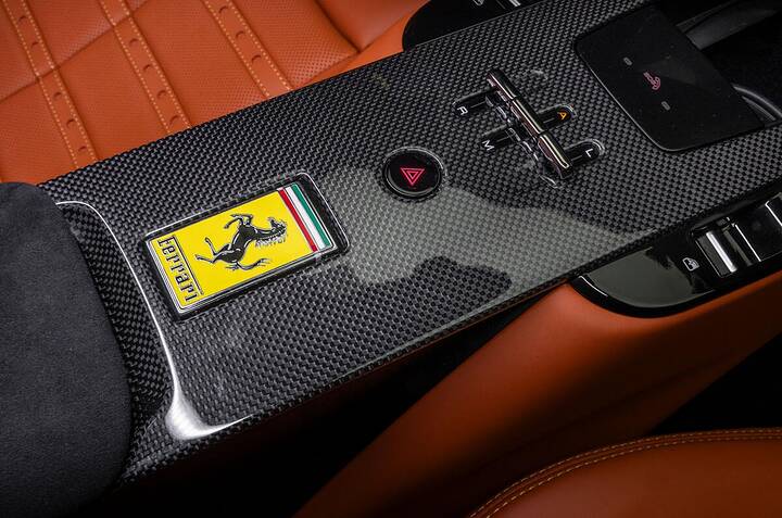 imgi_81_ferrari-amalfi-centre-console-detail