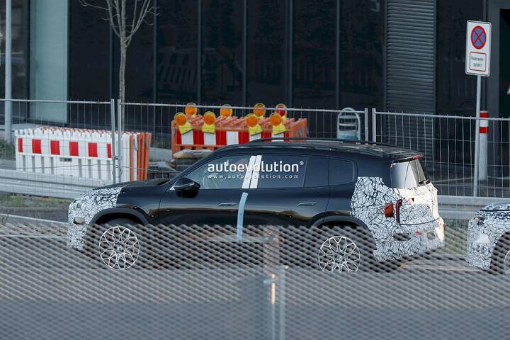 2026-mercedes-benz-glb-eq-sheds-more-camo-ahead-of-the-december-8-unveiling_3
