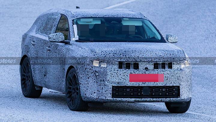 dacia-berlina-familiar-fotos-espia-2025111184-1763723614_3