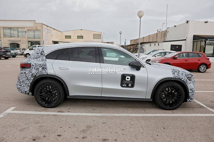 imgi_61_2027-mercedes-amg-glc-eq-spied-with-less-camouflage_16
