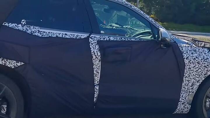 2025 Genesis GV70 Sport Facelift Spotted during testing  제네시스 GV70 0-23 screenshot