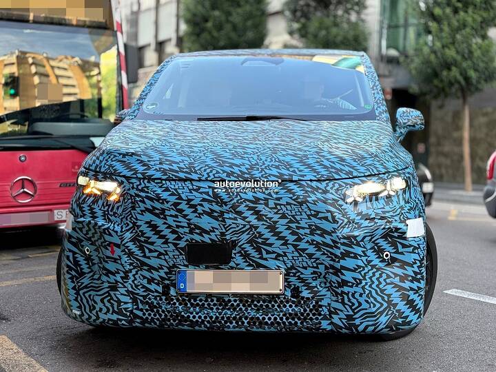 imgi_37_2027-mercedes-benz-vle-full-electric-passenger-van-spied-flaunting-rear-wheel-steering_1