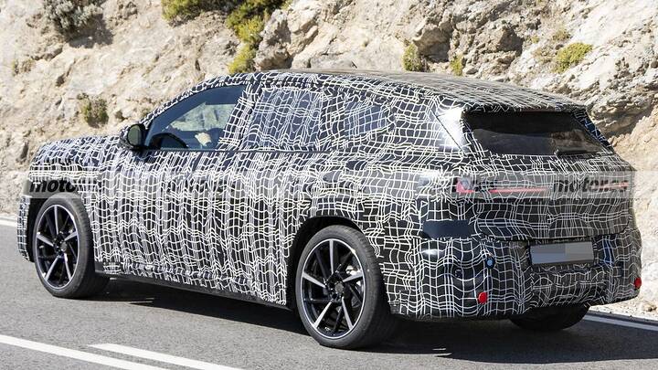 BMW ya tiene listo el iX3 más potente que verás pronto… no es un M puro, pero te va a sobrar 12