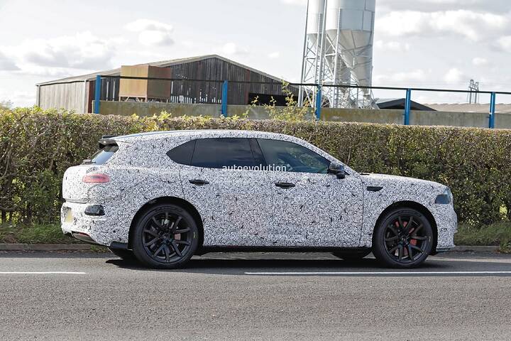 imgi_84_bentley-s-urban-ev-identifies-as-a-smaller-bentayga-in-new-spy-shots_29