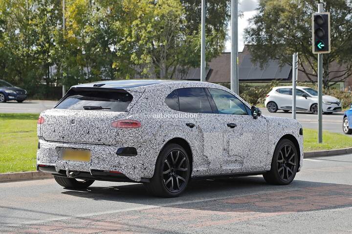 imgi_67_bentley-s-urban-ev-identifies-as-a-smaller-bentayga-in-new-spy-shots_12