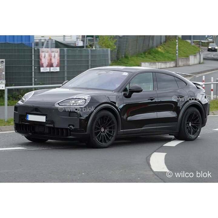 Porsche Cayenne EV Coupe Turbo GT spied!#Porsche #Cayenne #cayenneev #Porschecayenneev #porsche (1)