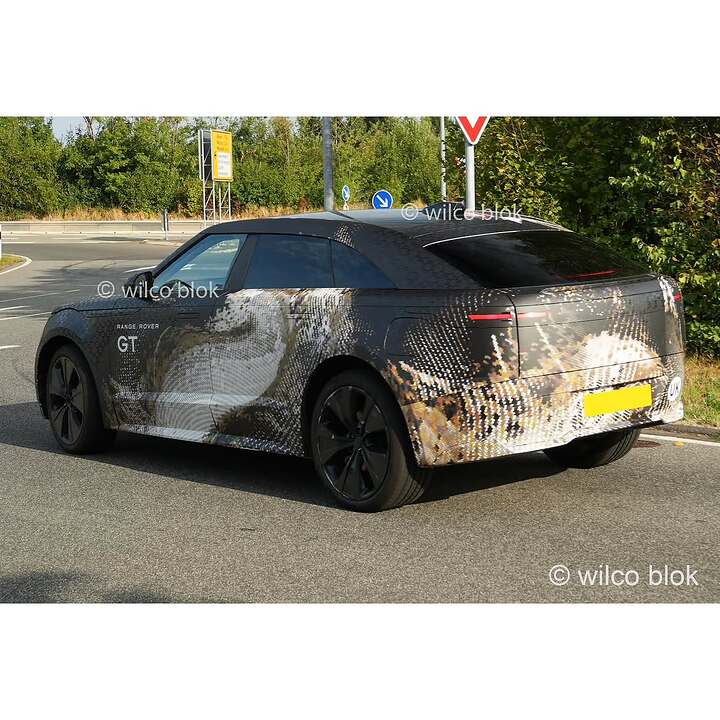 New electric Range Rover GT spotted near the Nürburgring! What do you guys think of it#rangerov (1)