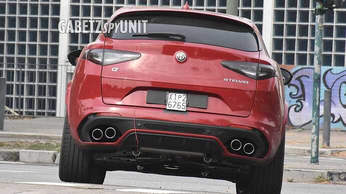 2023-alfa-romeo-stelvio-quadrifoglio-spy-photo (2)