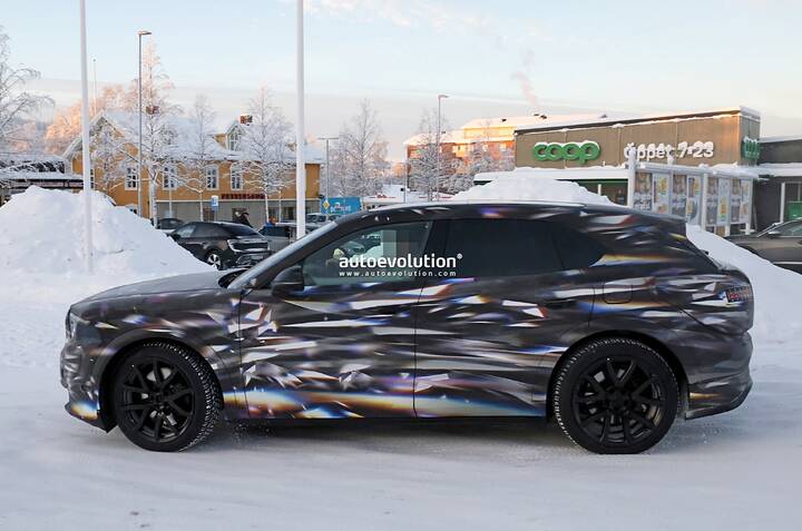 imgi_74_bentley-s-first-production-ev-shows-porsche-cayenne-electric-inspired-cockpit_23