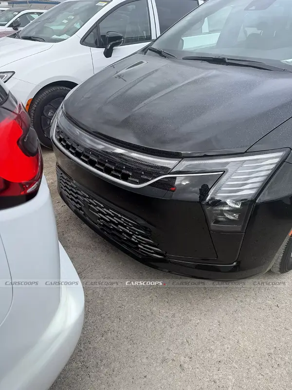 2027-Chrysler-Pacifica--newcarscoops_004-scaled