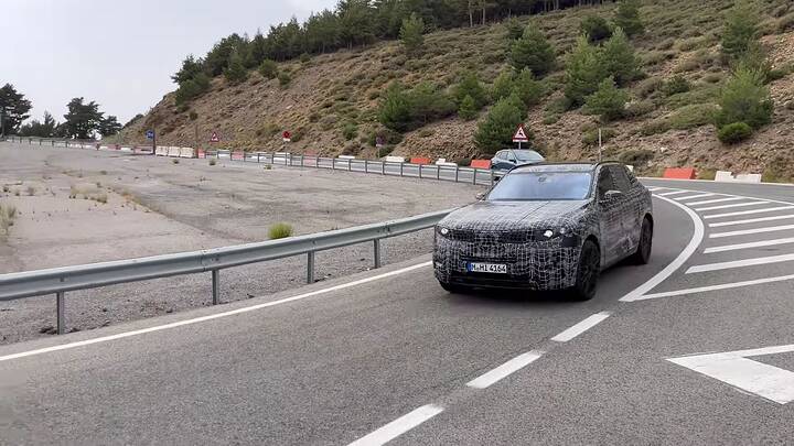 2027-bmw-x5-test-fleet-spied-with-internal-combustion-and-electric-power_25