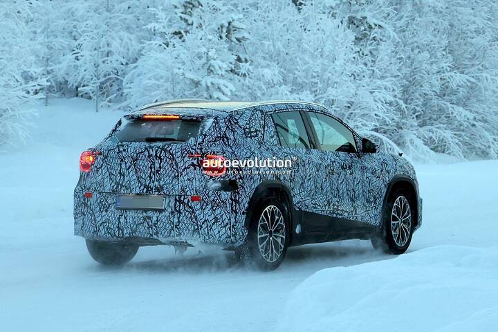 imgi_56_2027-mercedes-benz-gla-newcarscoops-final-tests-in-freezing-temperatures_17