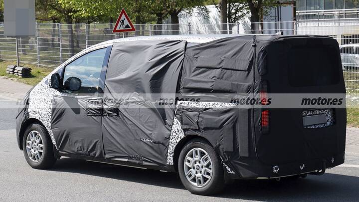 hyundai-staria-ev-2026-fotos-espia-2025107721-1744707469_14