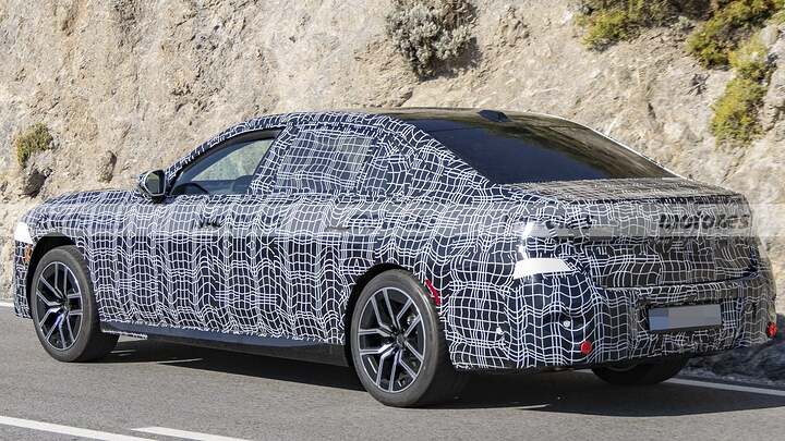 El nuevo BMW Serie 7 2026 se deja ver en nuevas fotos espía… y sí, los faros finos y polémicos siguen ahí 15