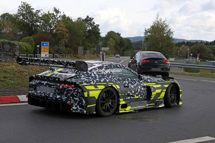 mercedes-amgs-new-gt-black-series-looks-like-a-track-monster-in-fresh-scoops_11