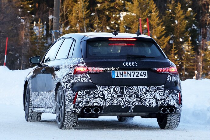 facelifted-audi-s3-spied-with-smaller-grille-maybe-bmw-can-learn-a-thing-or-two-from-it_20