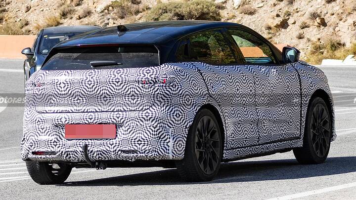 Cazado el nuevo Renault Megane que llega en 2026, su renovado diseño comienza a descubrirse 12