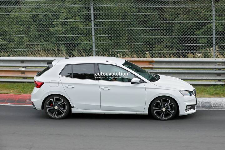 imgi_59_2026-skoda-fabia-rs-potentially-spied-may-feature-volkswagen-polo-gti-muscle_10