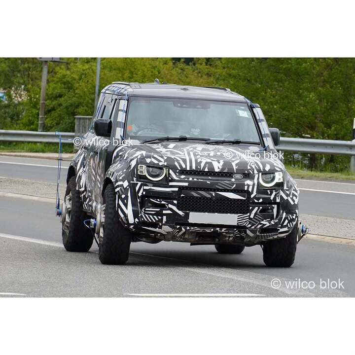 What is this- Defender Octa facelift… or an even wilder Octa variant#landroverdefender #defende