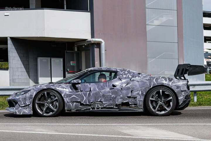 The testing continues for the 296 Challenge Stradale, codenamed F171CS.It will be unveiled at t