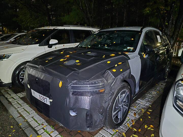 2027 Genesis GV70 HEV_1280_20251010_203442