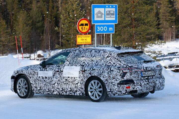 2025-audi-a7-avant-kicks-up-snow-during-cold-weather-testing_9