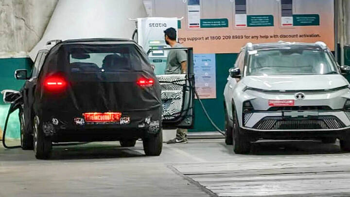 hyundai-small-ev-spied-newcarscoops-1068x601