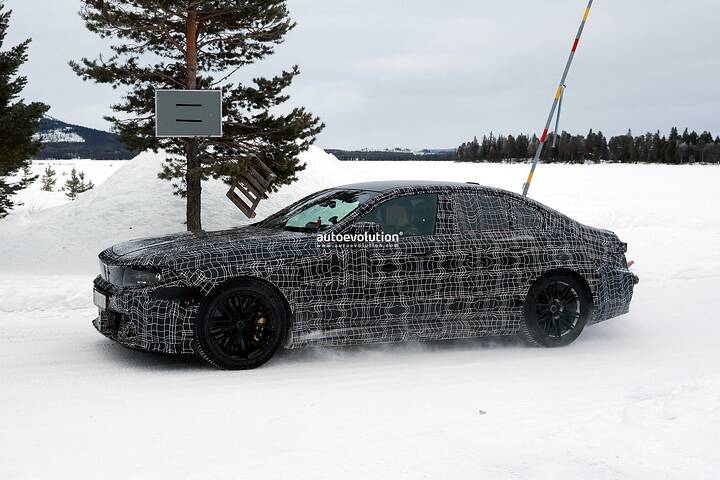 2028-bmw-m5-lci-spied-winter-testing-shows-neue-klasse-styling-cues_29
