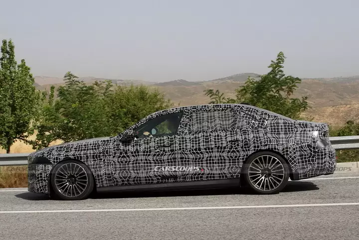 BMW-7-Series-G70-Facelift-Scoop-18-1536x1027