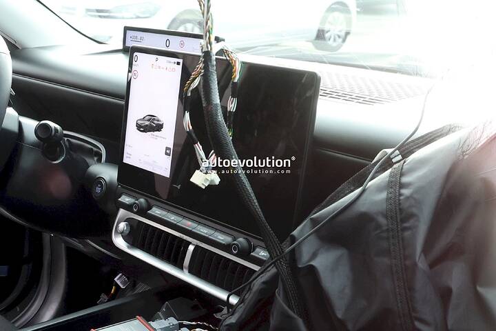 imgi_56_the-hyundai-ioniq-3-spied-with-concept-three-cues-tesla-esque-pleos-infotainment-system_1