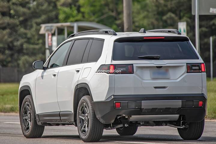 all-new-2026-jeep-cherokee-leaves-its-camouflage-at-home_5