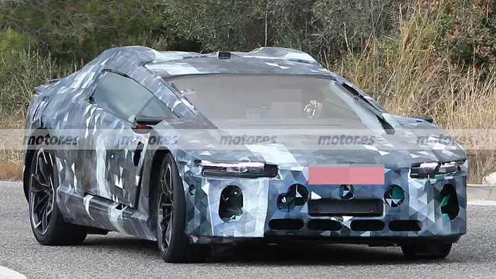 aston-martin-lagonda-electrico-2030-fotos-espia-2025111576-1765644182_11