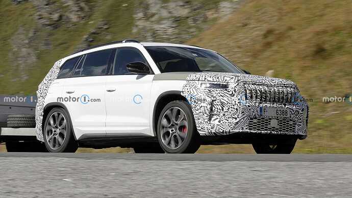 2024-skoda-kodiaq-spy-photo (3)