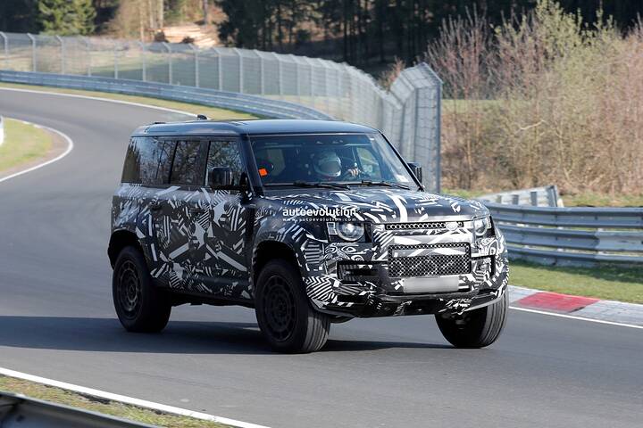 the-most-powerful-land-rover-defender-ever-looks-out-of-place-at-the-green-hell_1