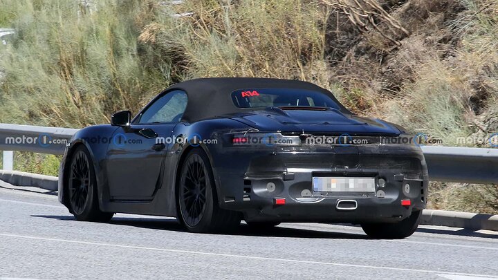 2025-porsche-boxster-ev-spied-with-final-headlights-and-taillights (9)