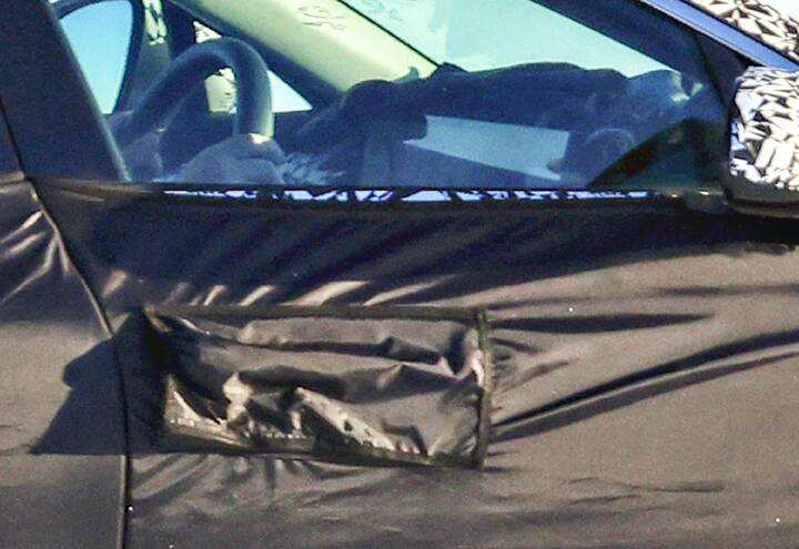 imgi_29_genesis-g80-hybrid-spotted-without-pleos-connect8 3