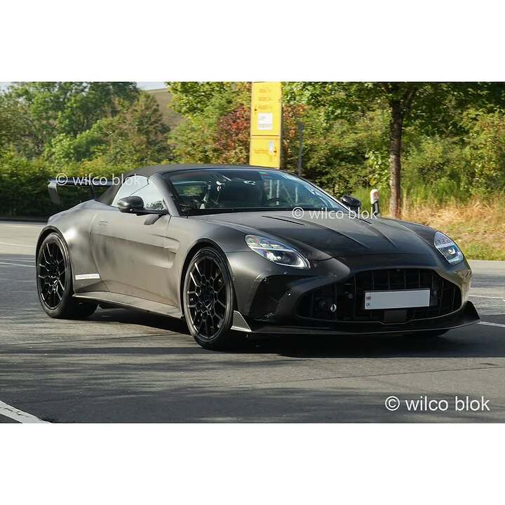 Roadster version of the Aston Martin Vantage RS spied!#Astonmartin #vantage #vantagers #Erlköni