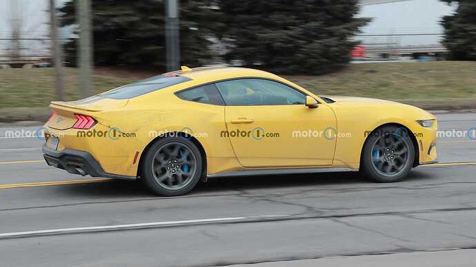 2024-ford-mustang-base-model-spy-photo (3)