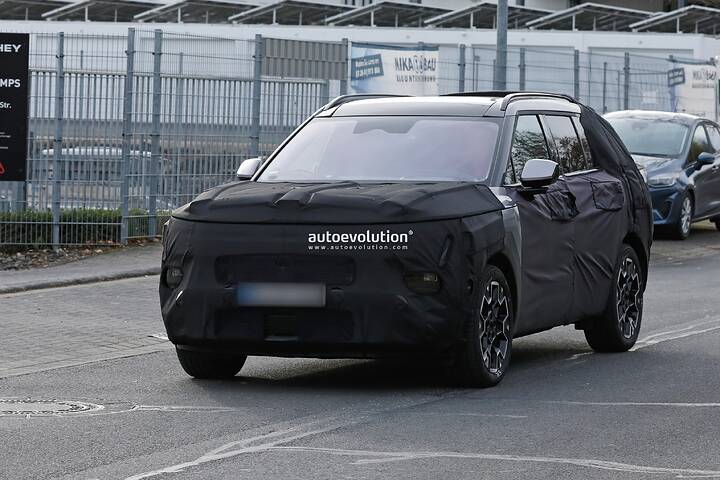 imgi_57_hyundais-new-gen-2027-tucson-spied-again-high-performance-tucson-n-rumored_9