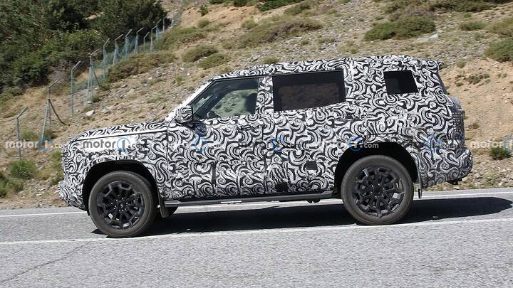 imgi_317_mitsubishi-pajero-2026-newcarscoops