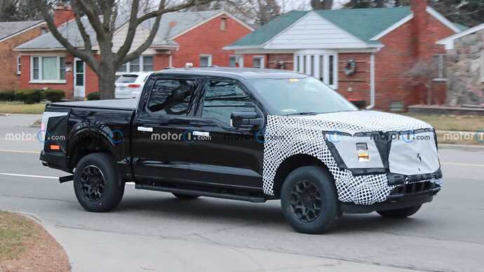 2024-ford-f-150-lariat-side-view-spy-photo