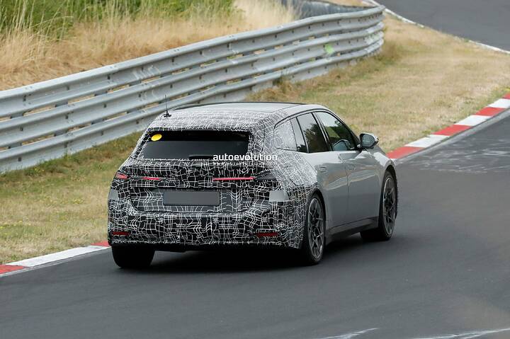 spy-photos-2027-bmw-i3-touring-prototype-gets-caught-testing-hard-on-the-nuerburgring-nordschleife_15