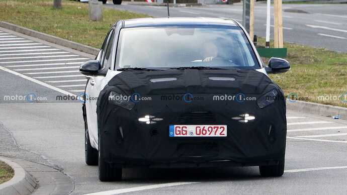 2024-hyundai-i10-front-view-spy-photo (2)