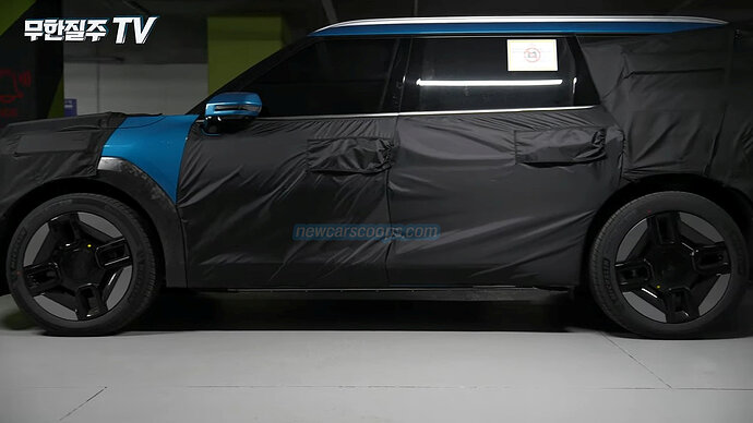 2023_Kia_EV9_Spyshot_Newcarscoops.com_17