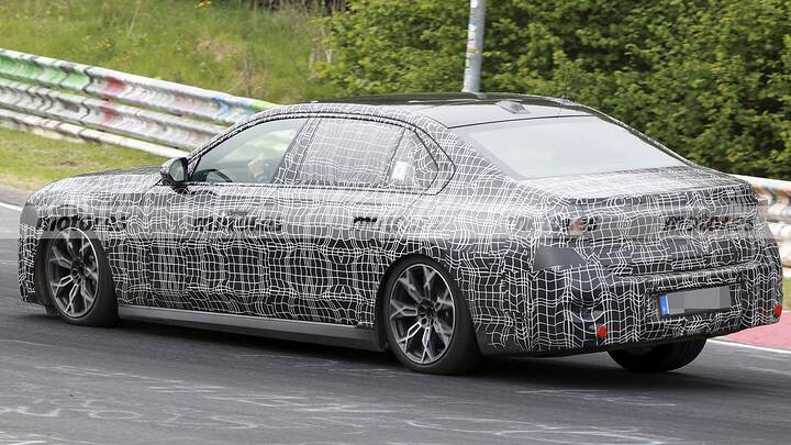 BMW resucita al Serie 7 Alpina, lujo extremo y actitud sin filtros para incomodar al Clase S ya rugen en Nürburgring 10