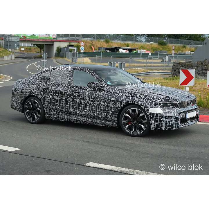 Facelifted BMW 5 Series spotted in Nürburg!#bmw #5series #5er #Erlkönig #nürburgring (1)