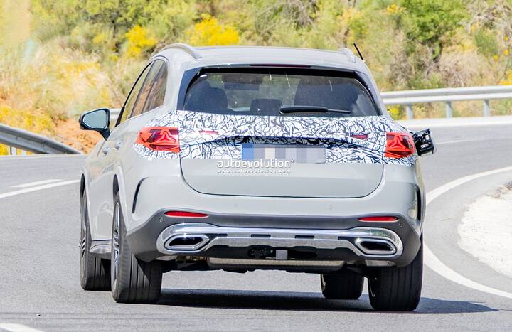 spy-photos-2027-mercedes-benz-glc-facelift-prototype-shows-finalized-exterior-design_10