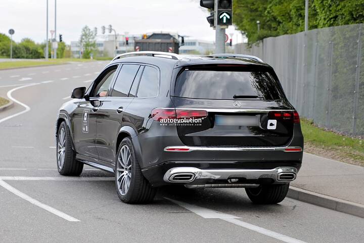 the-mercedes-maybach-gls-600-4matic-looks-primed-for-a-second-facelift_10