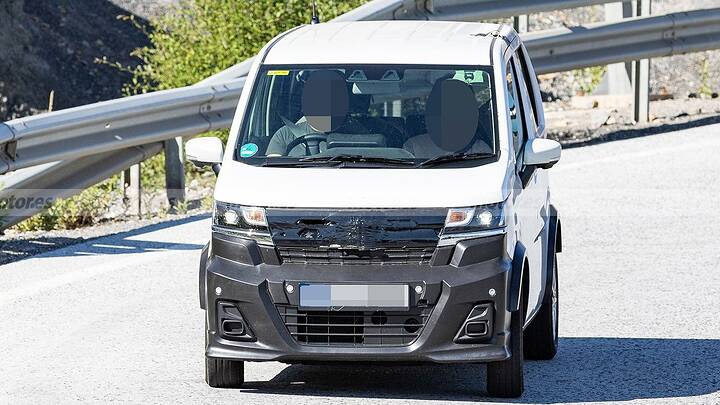imgi_18_suzuki-jimny-electrico-fotos-espia-2025109209-1752747766_12